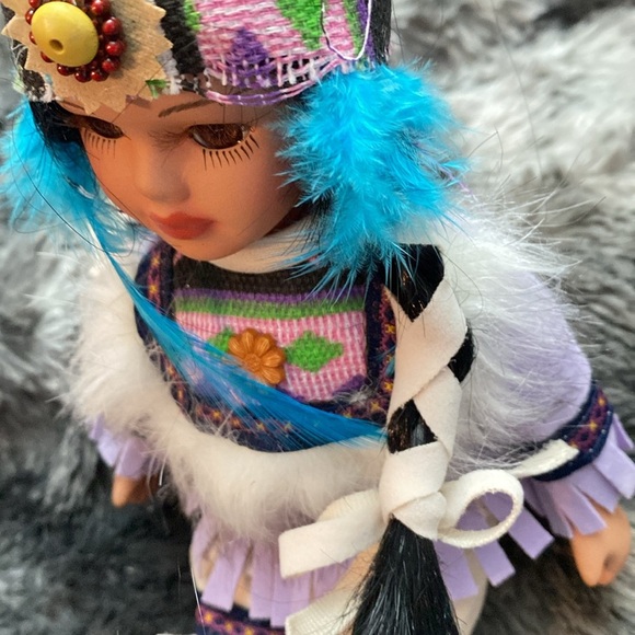 Collectible Kinnex Porcelain Doll - Picture 14 of 16